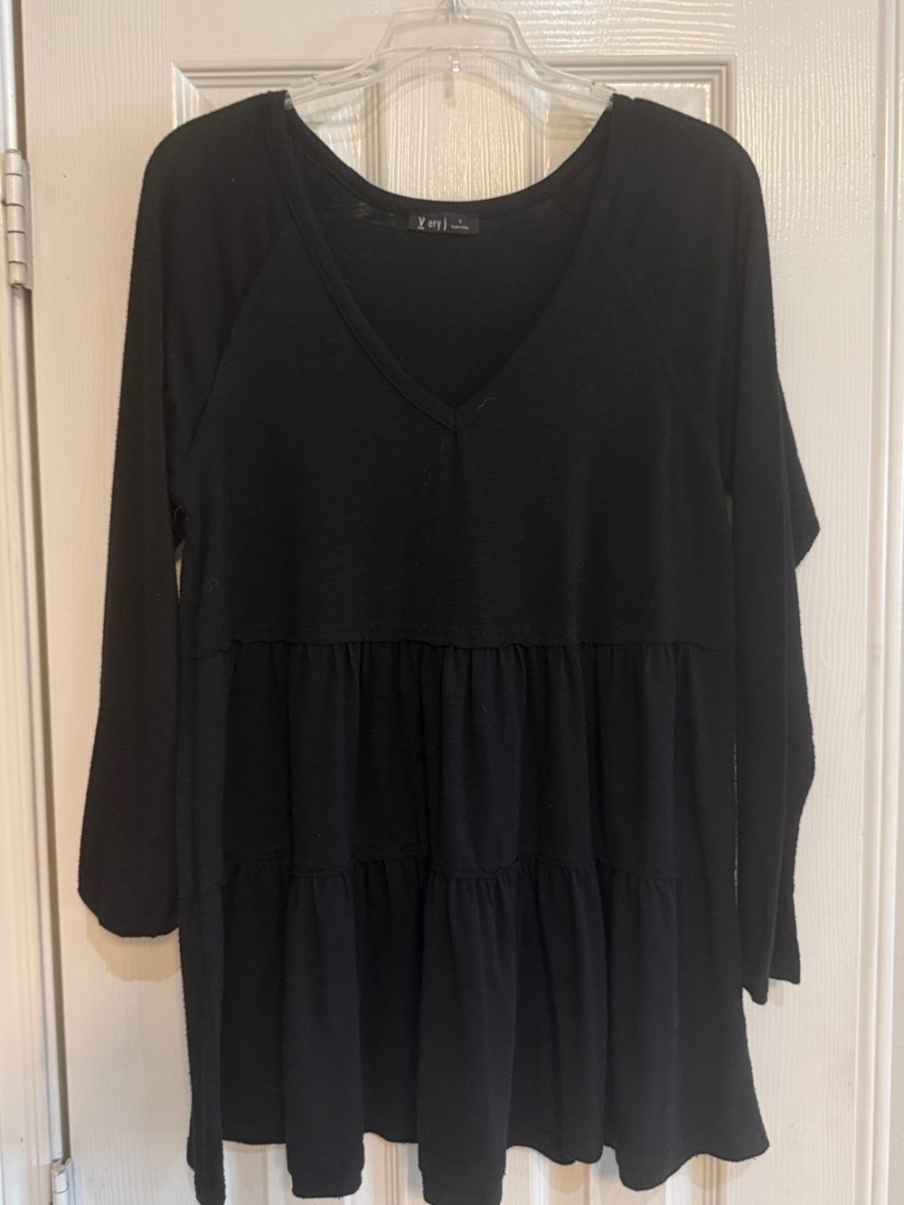 Very J Black Tiered V-Neck Long Sleeve Top
